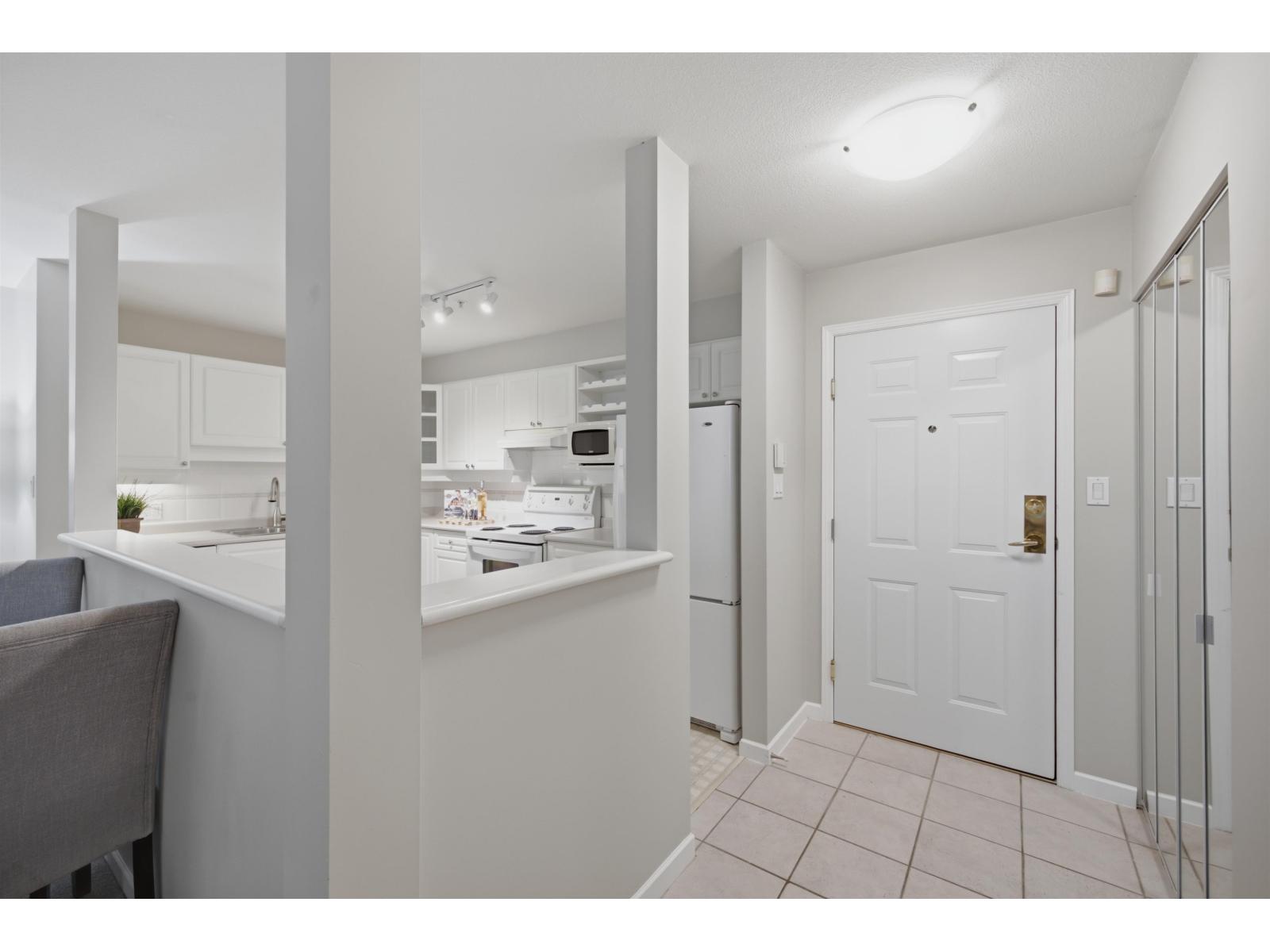 113 1588 BEST STREET, White Rock