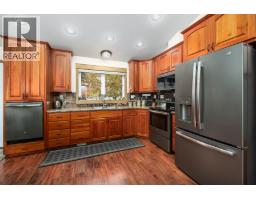 Kitchen - 1021 Kootenay Place, Creston, BC V0B1G3 Photo 11
