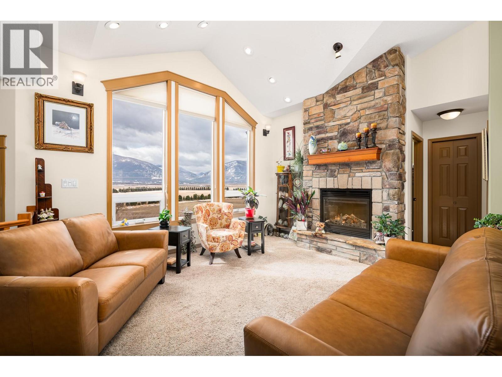 1021 Kootenay Place - 4