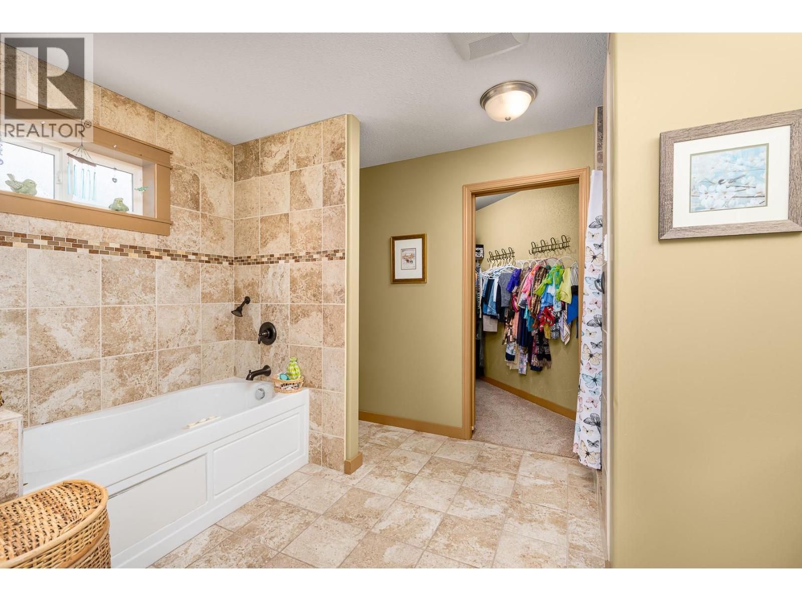 1021 Kootenay Place - 15