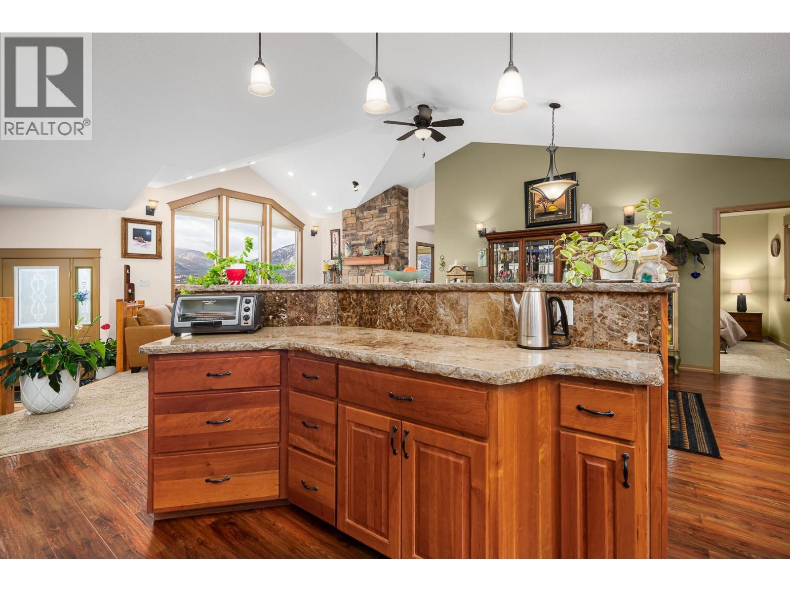 1021 Kootenay Place - 12