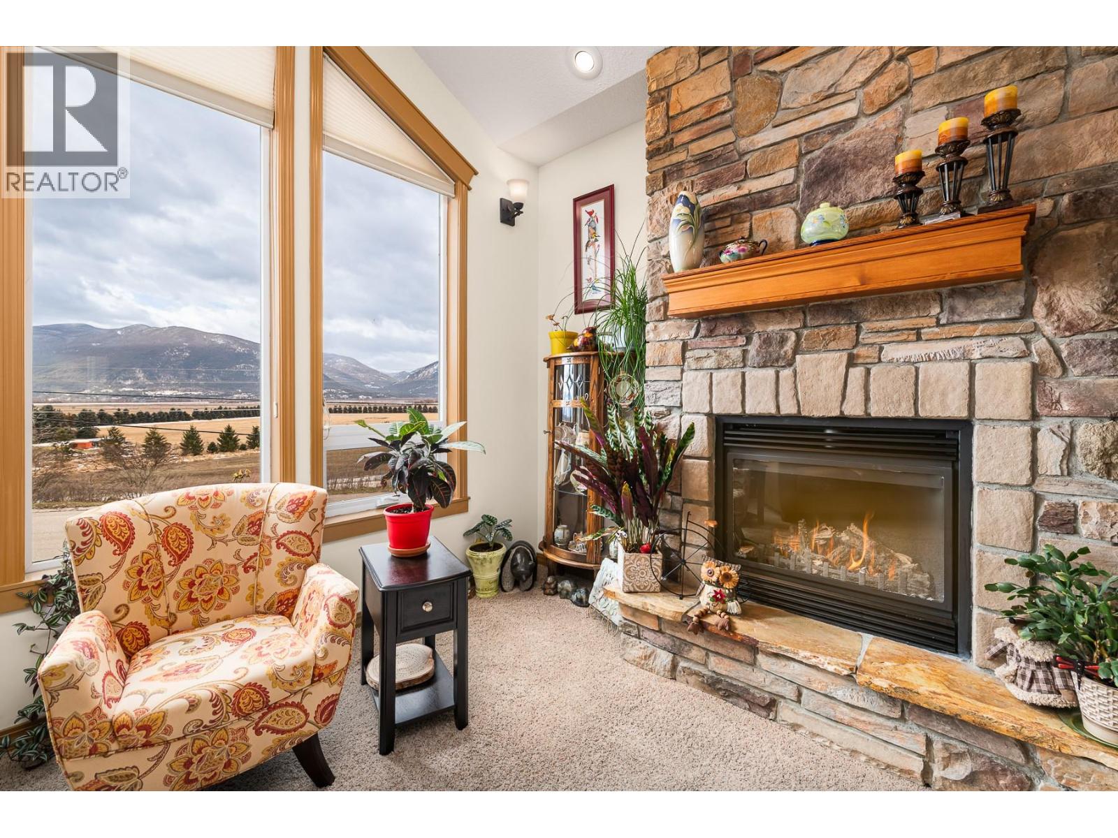 1021 Kootenay Place - 2
