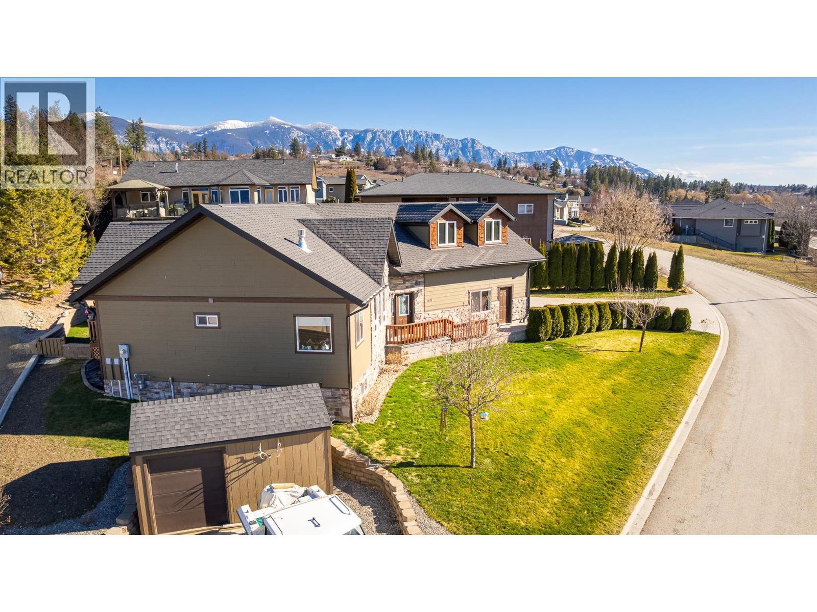 1021 Kootenay Place - 30