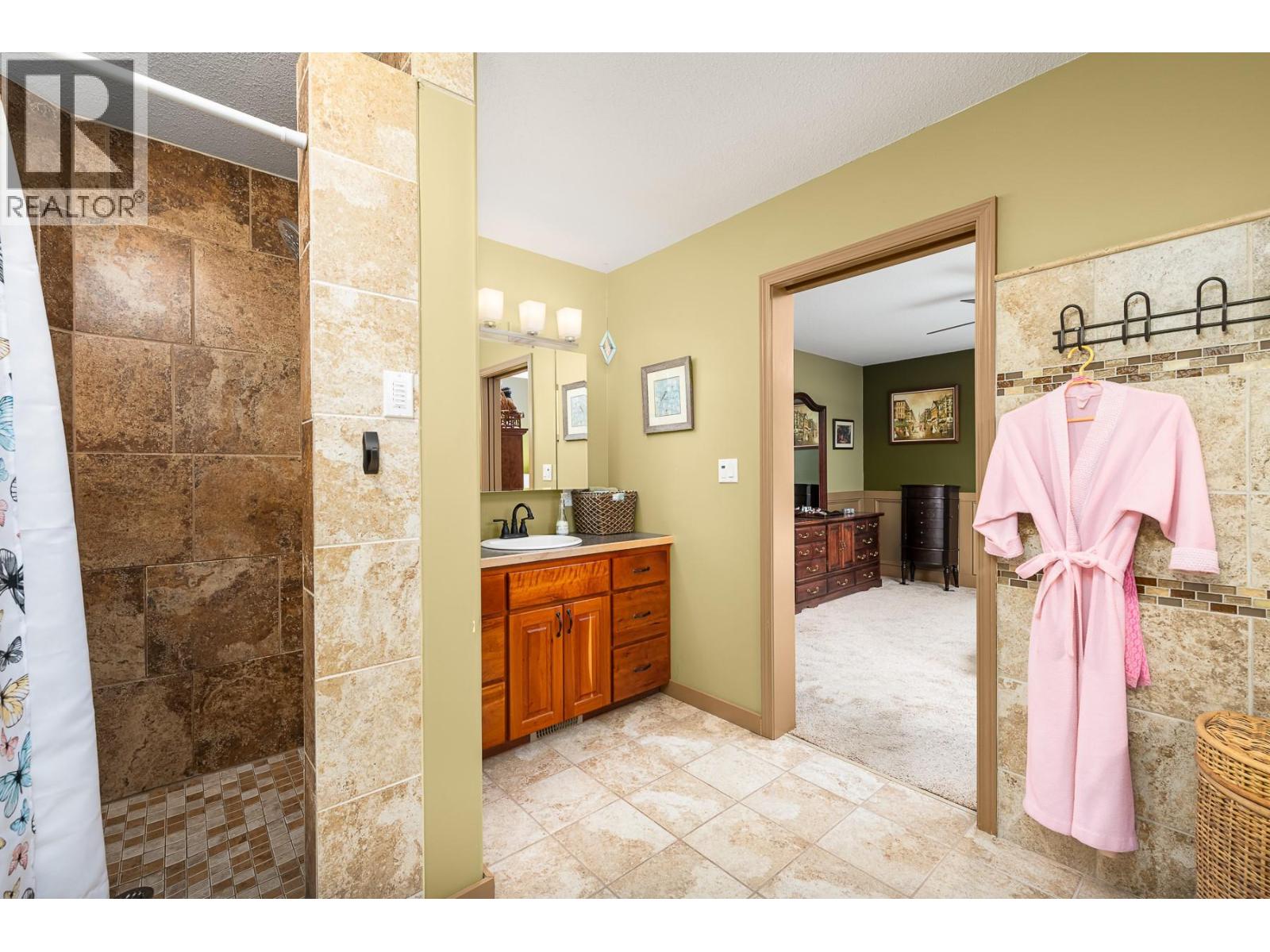 1021 Kootenay Place - 14