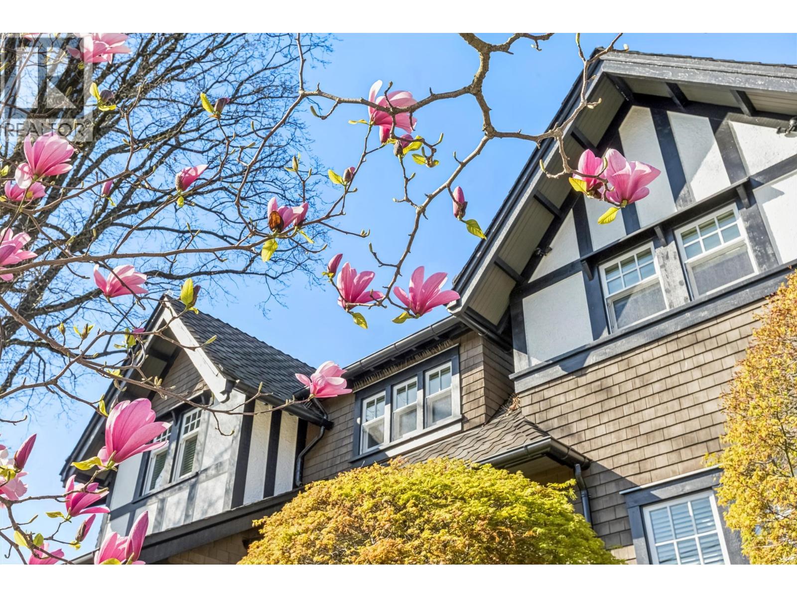 303 116 W 23RD STREET, North Vancouver