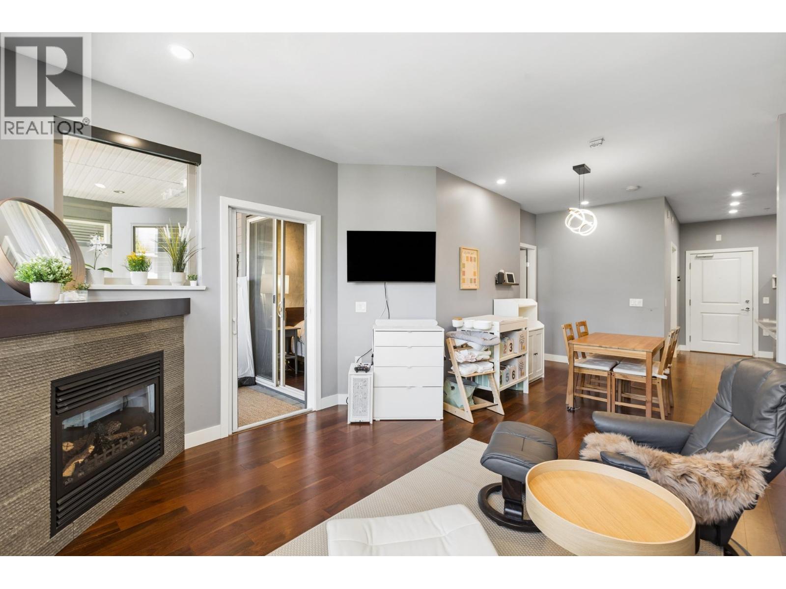 303 116 W 23RD STREET, North Vancouver