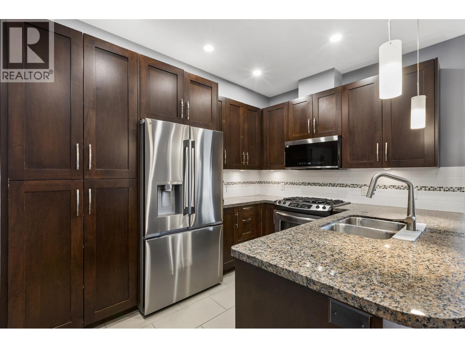 303 116 W 23RD STREET, North Vancouver