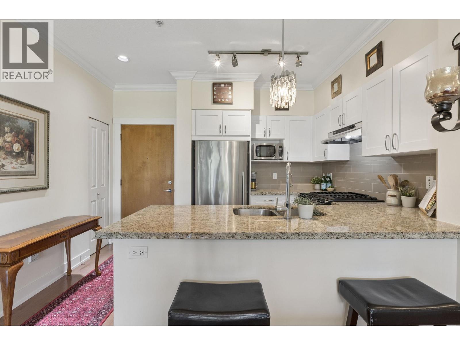 203 1111 E 27TH STREET, North Vancouver