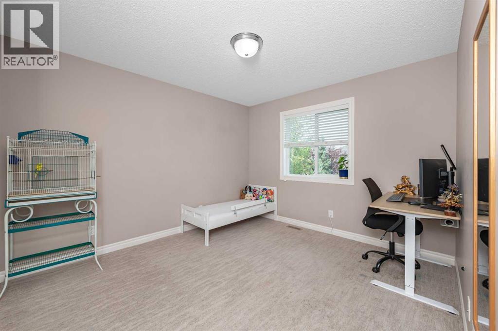 135 Kincora Drive NW - 22
