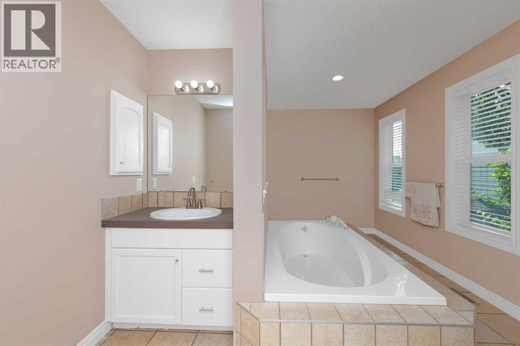 135 Kincora Drive NW - 32
