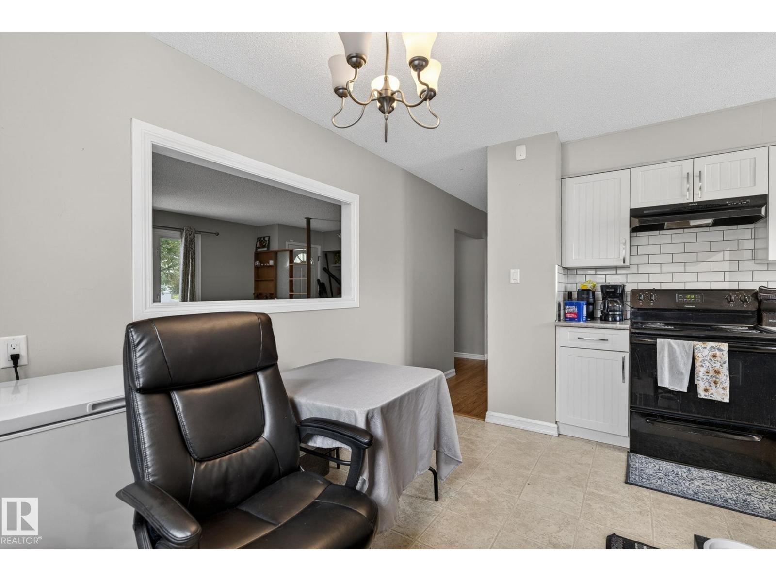 7804 136 AV NW - 10