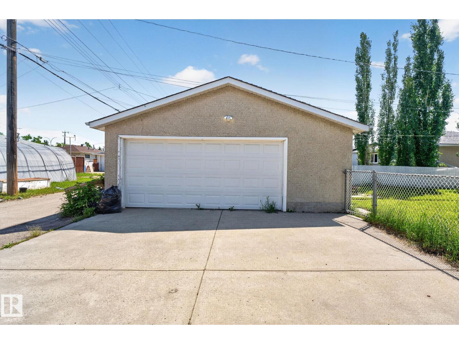7804 136 AV NW - 52
