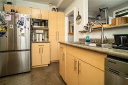 158 Glenwood Crescent, Winnipeg, MB R2L1J6 Photo 8