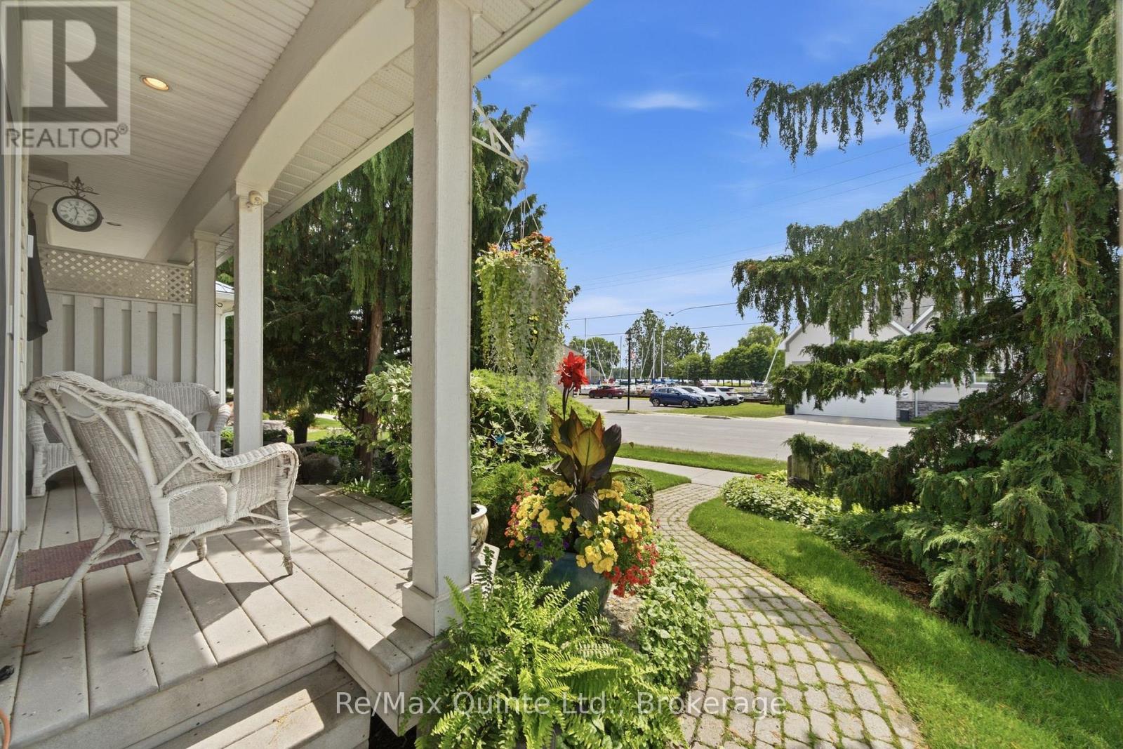 86 PINNACLE STREET S - 2