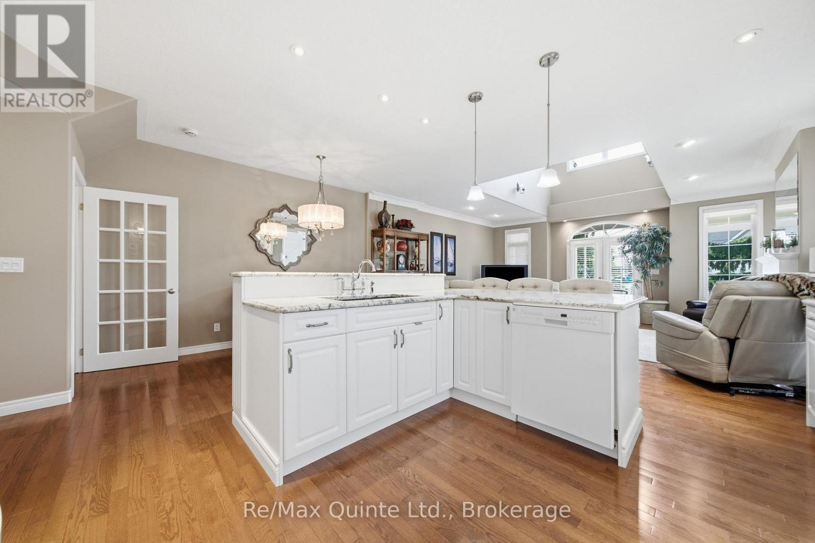 86 PINNACLE STREET S - Image 20