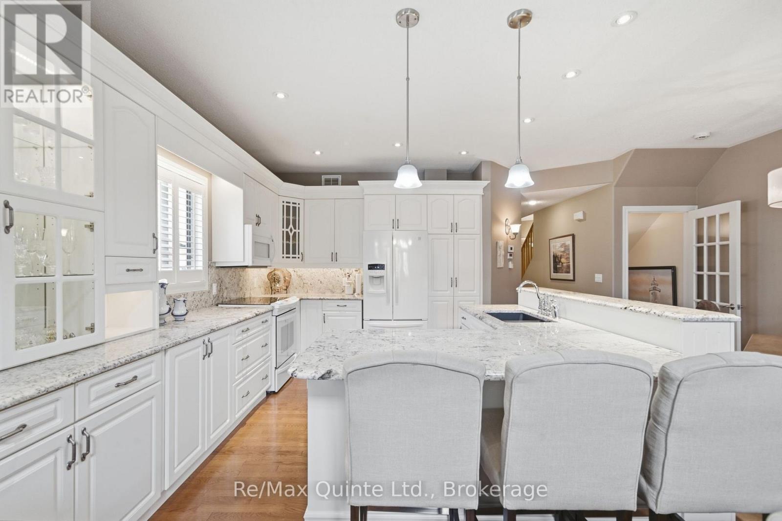 86 PINNACLE STREET S - Image 27