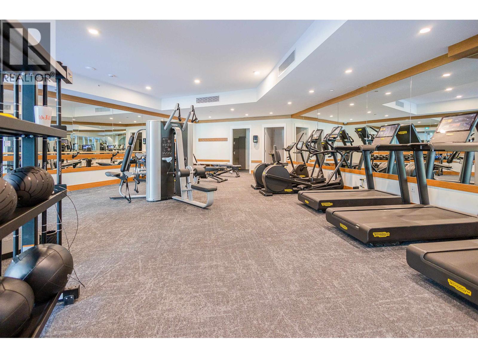 408 6687 NELSON AVENUE, West Vancouver