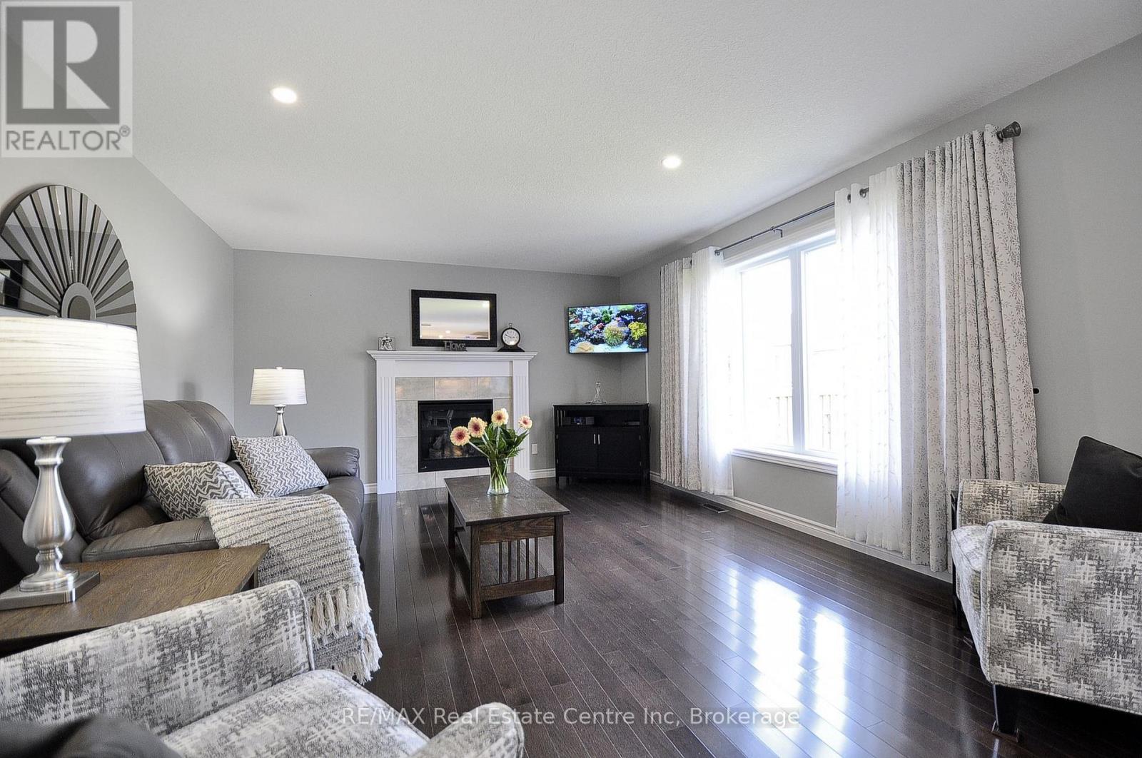 82 CURTIS STREET S - Image 13