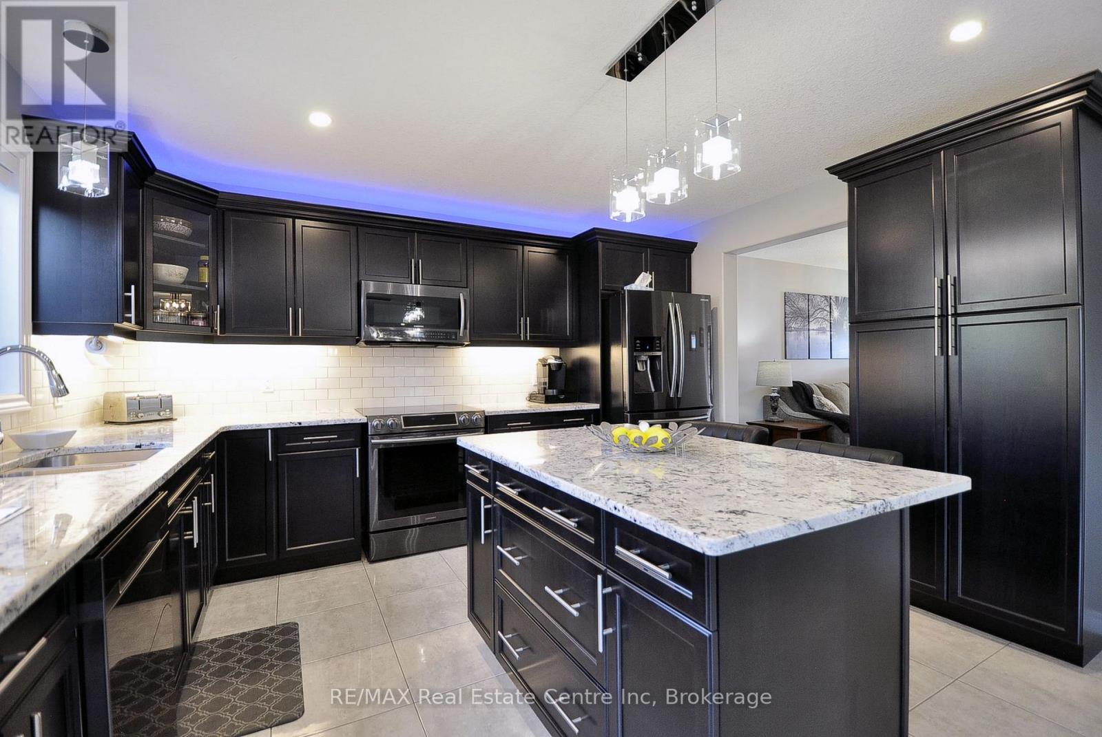 82 CURTIS STREET S - Image 9