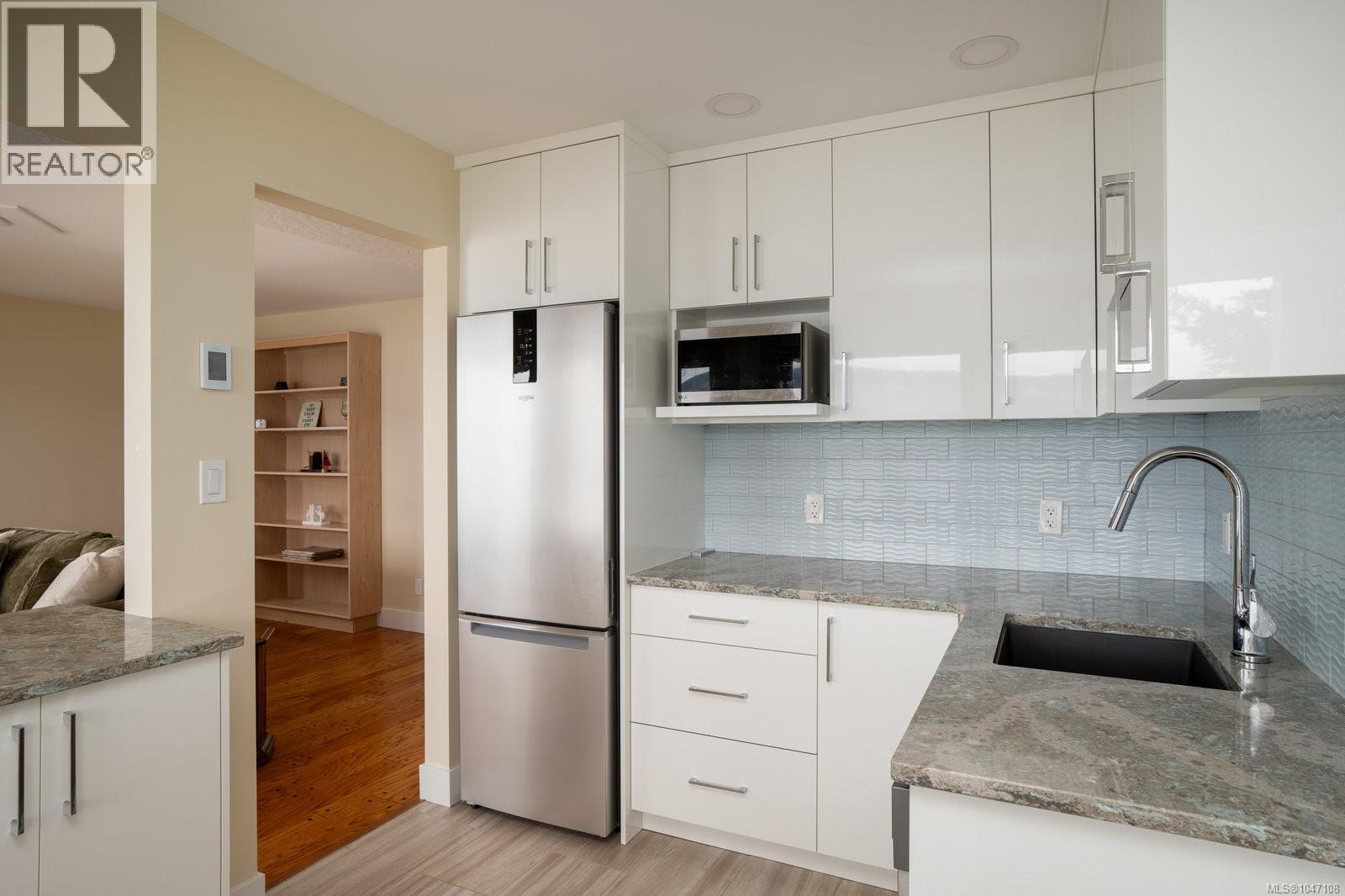 3697 Marine Vista - Image 33