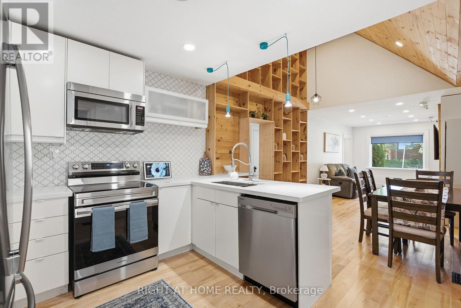 494 DONLANDS AVENUE - 13