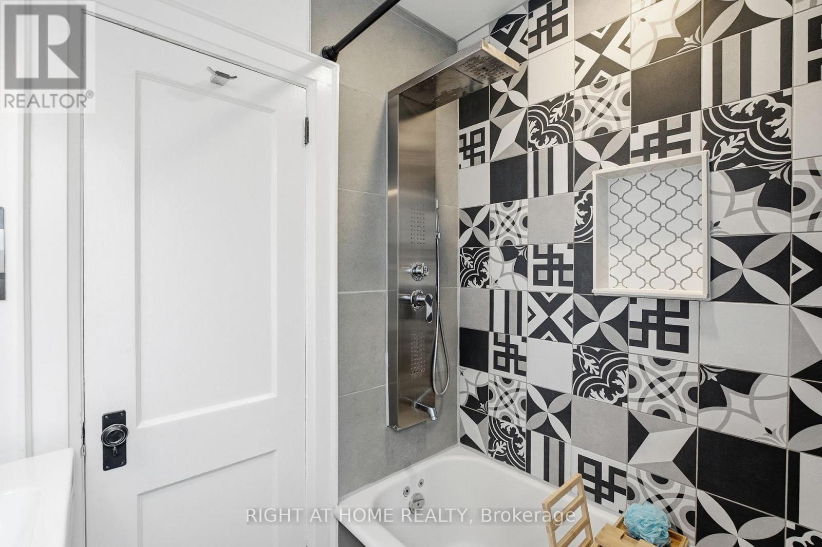 494 DONLANDS AVENUE - 20