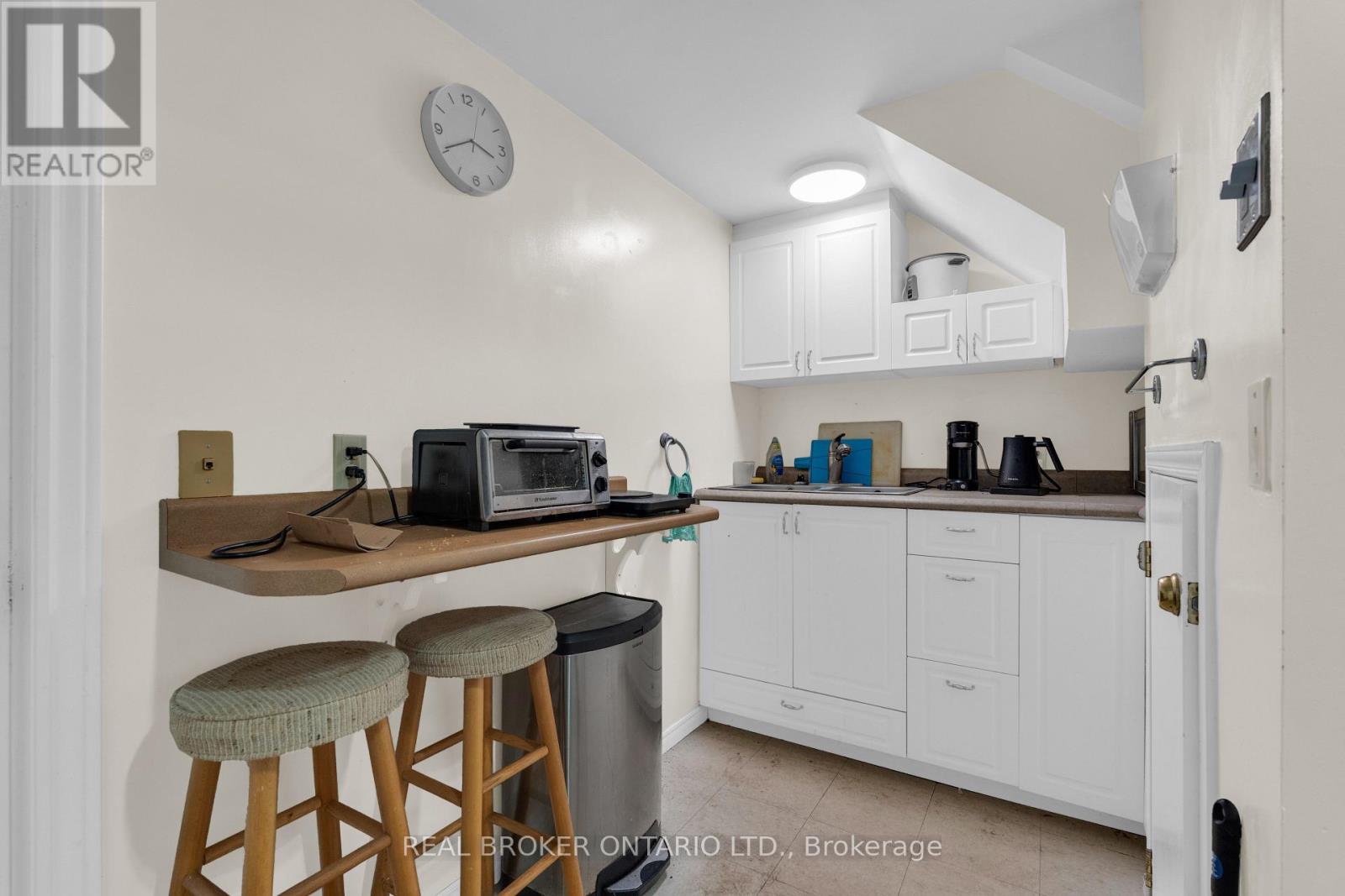 61 BERNICK DRIVE - 20