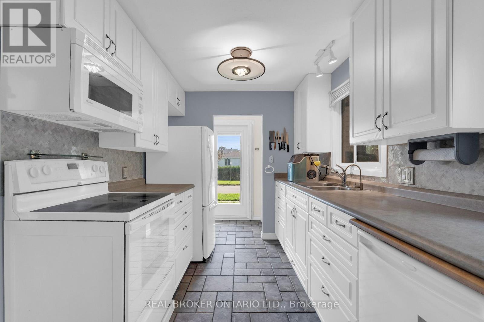 61 BERNICK DRIVE - 9