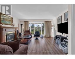 Living room - 61 Bernick Drive, Barrie, ON L4M5C1 Photo 7