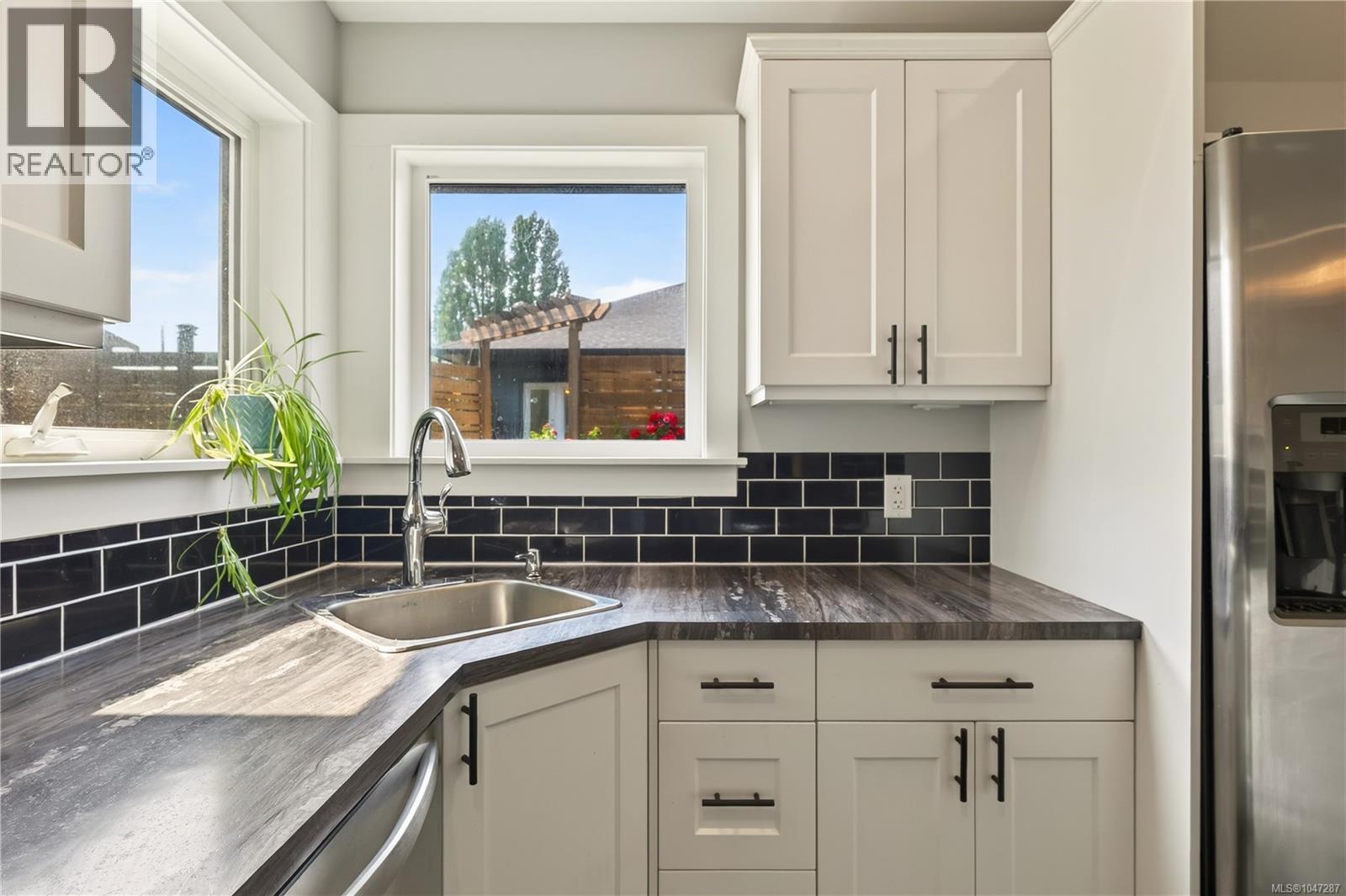 374 Shepherd Ave - 65