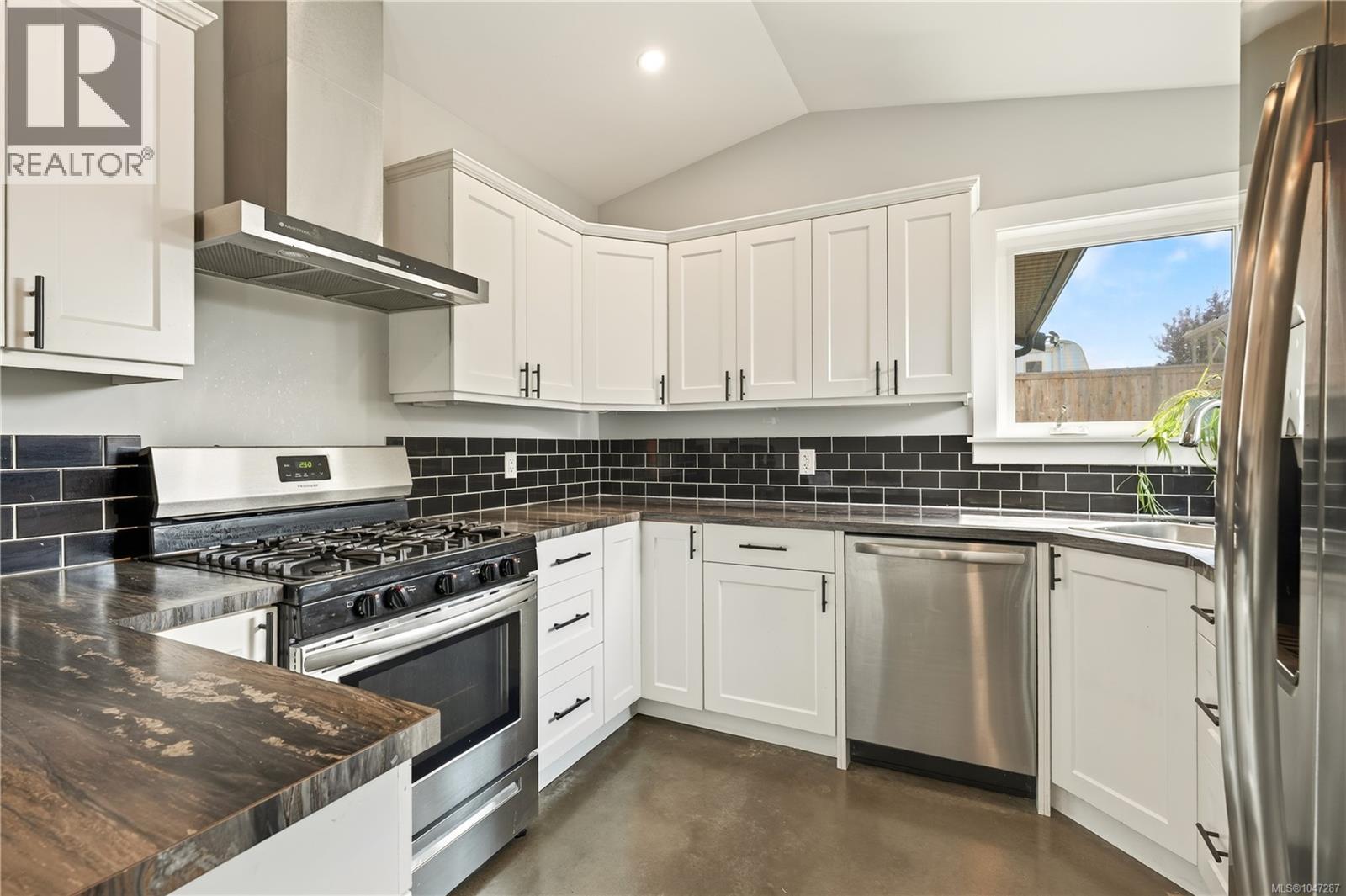 374 Shepherd Ave, Nanaimo