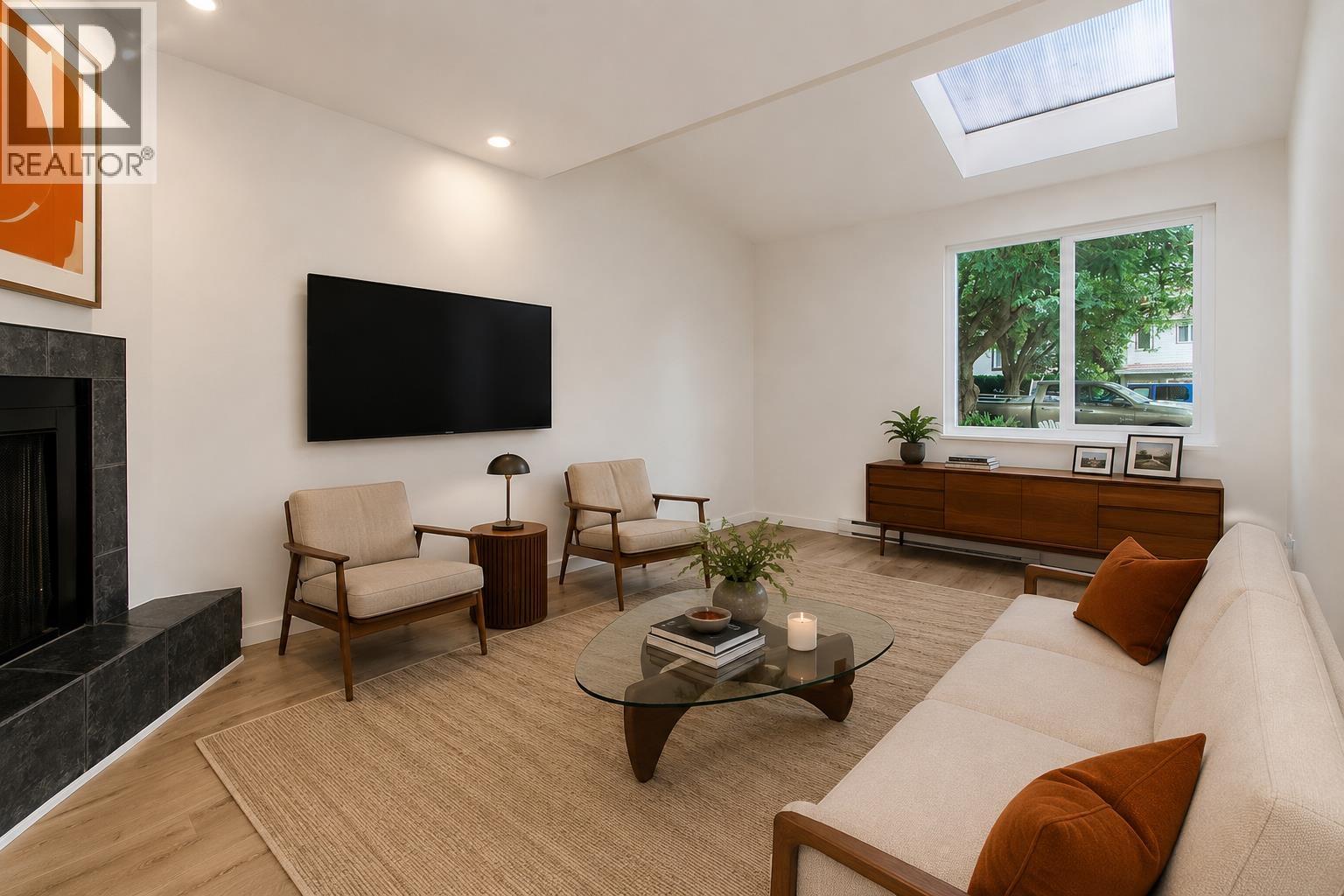 962 E 11TH AVENUE, Vancouver