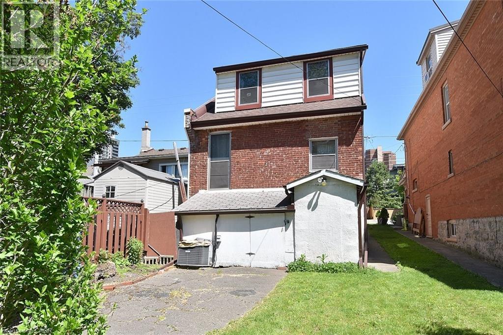 70 RAY Street S - 37