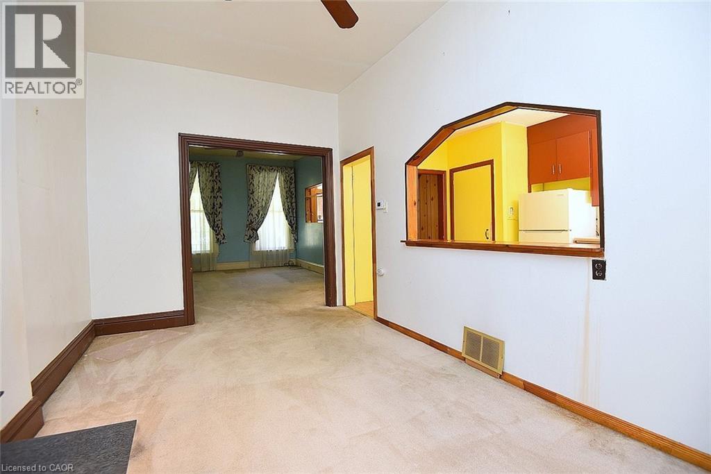 70 RAY Street S - Image 13