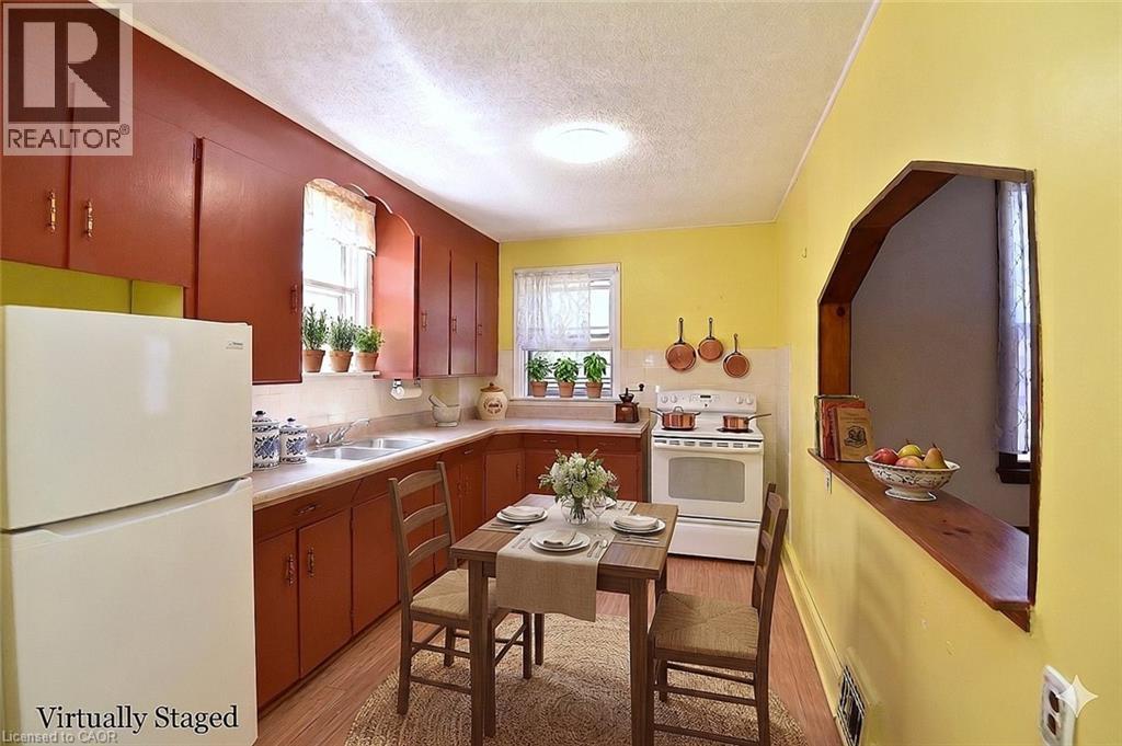 70 RAY Street S - Image 16