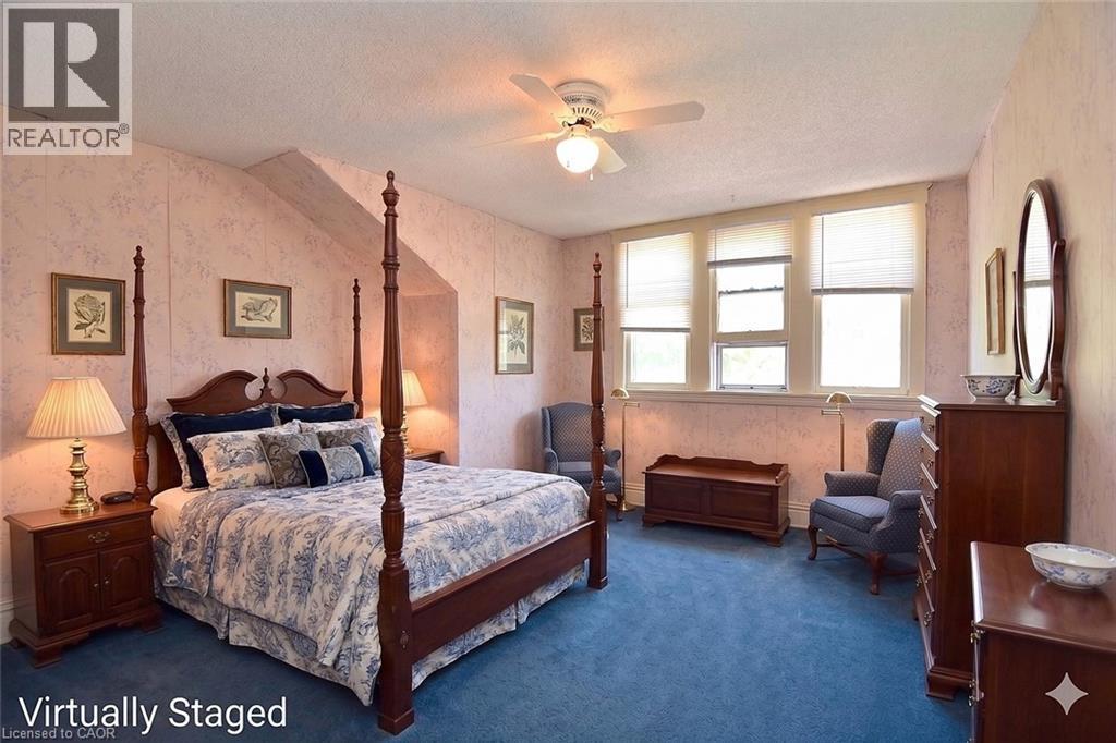 70 RAY Street S - Image 23