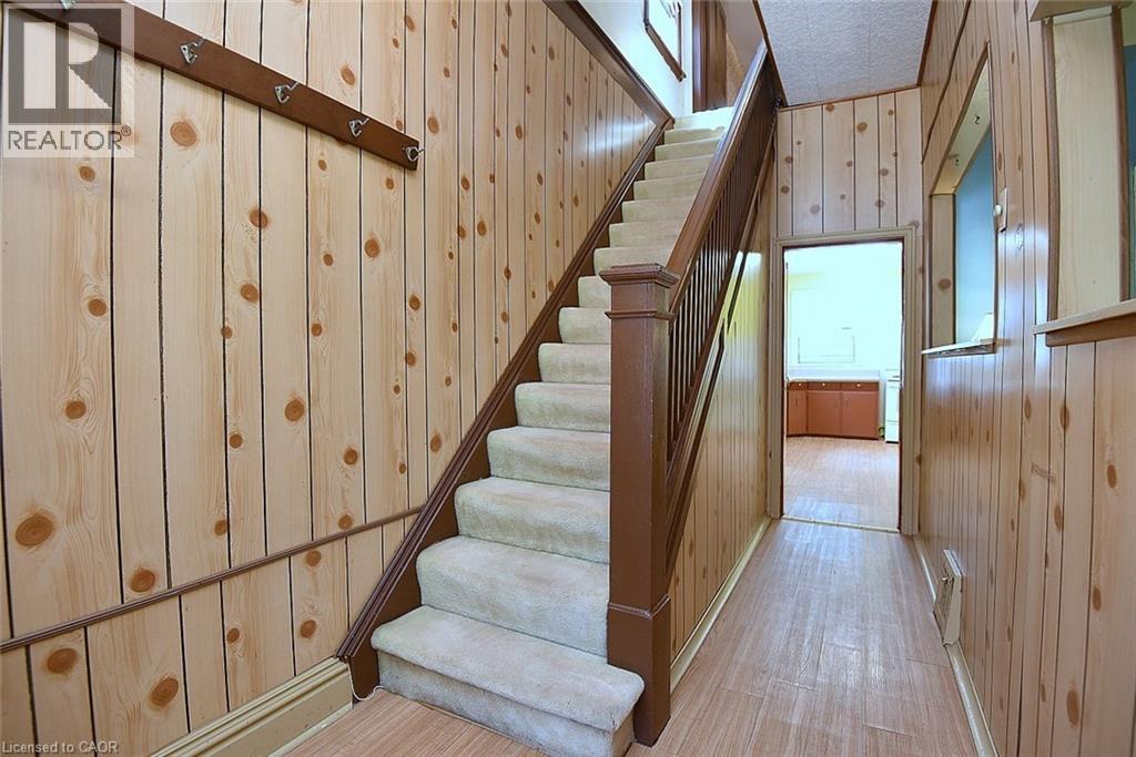 70 RAY Street S - Image 18