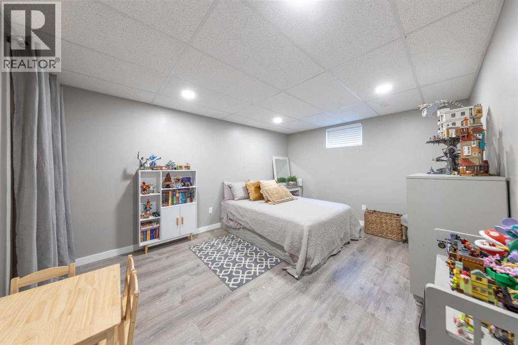 5509 29 Street - 31
