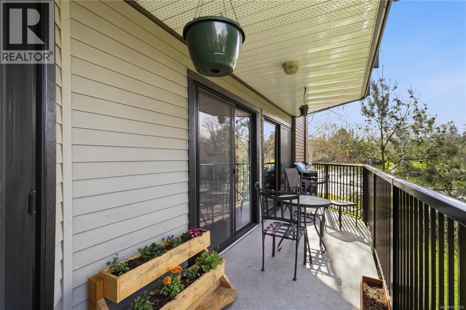 224 1870 McKenzie Ave, Saanich