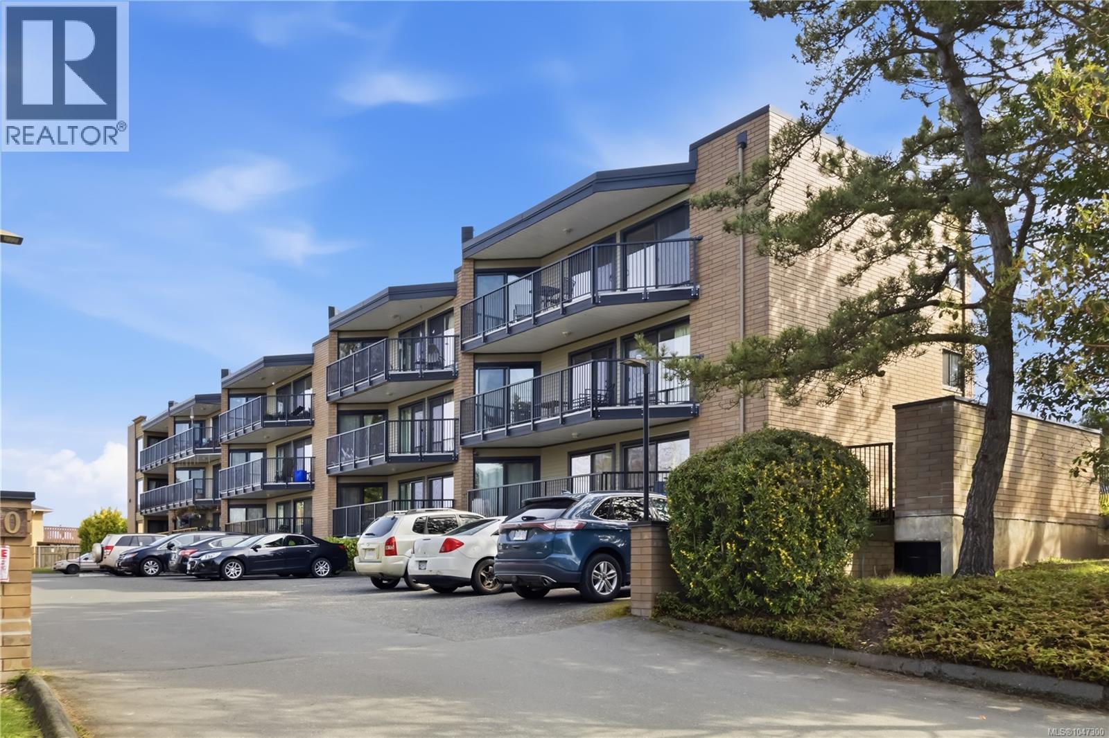 224 1870 McKenzie Ave, Saanich
