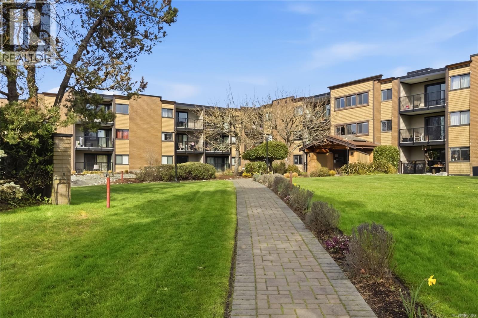 224 1870 McKenzie Ave, Saanich