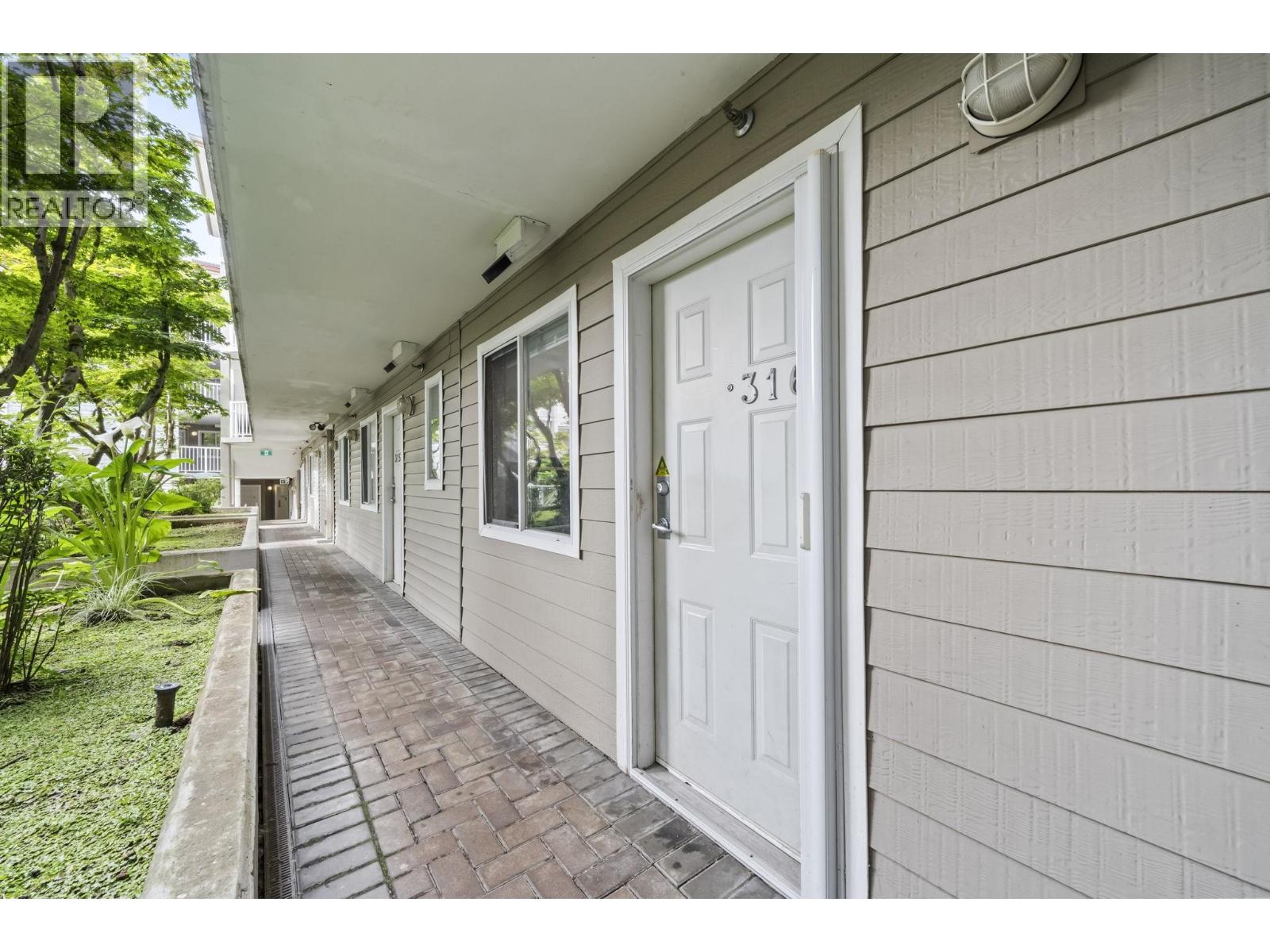 316 528 ROCHESTER AVENUE, Coquitlam