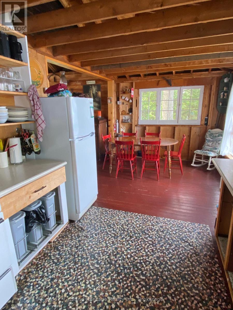 2 TROUT LAKE ISLAND - Image 33