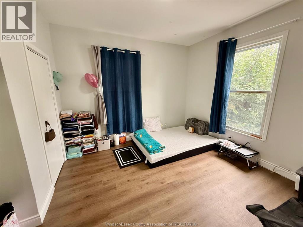 #MAIN 722 Dougall Avenue, Windsor, Ontario, N9A4P8, Windsor, Ontario — photo 4 of 5