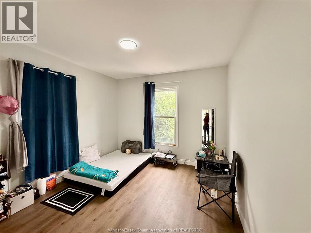 #MAIN 722 Dougall Avenue, Windsor, Ontario, N9A4P8, Windsor, Ontario — photo 5 of 5