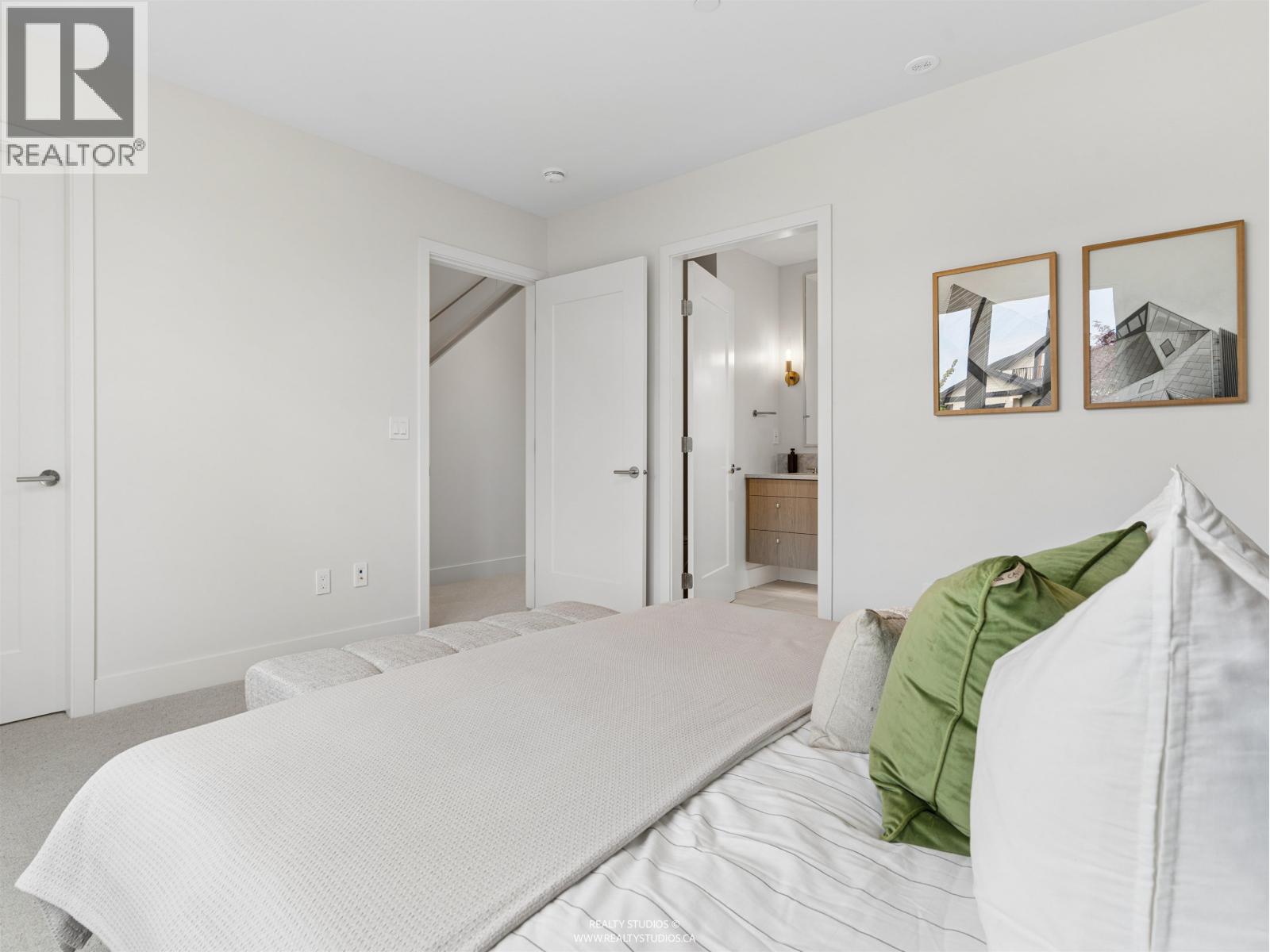 2 3058 W 34TH AVENUE, Vancouver