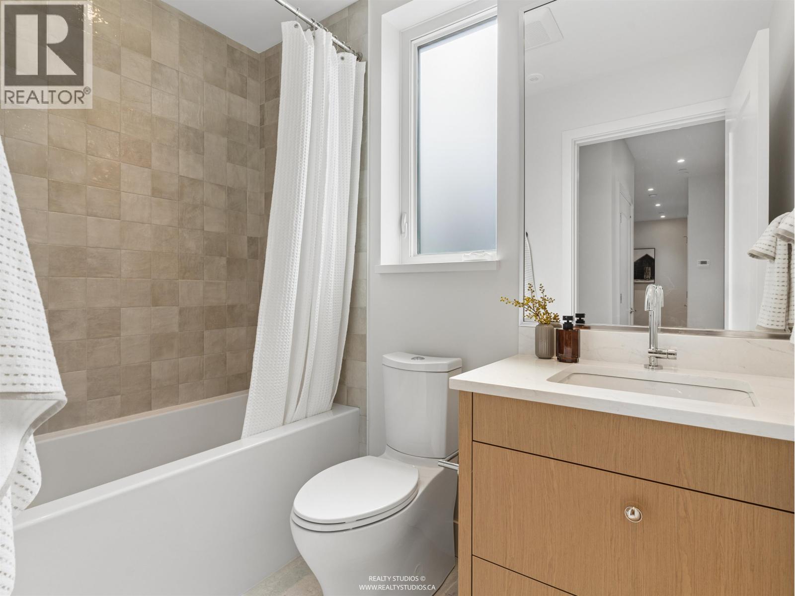 2 3058 W 34TH AVENUE, Vancouver
