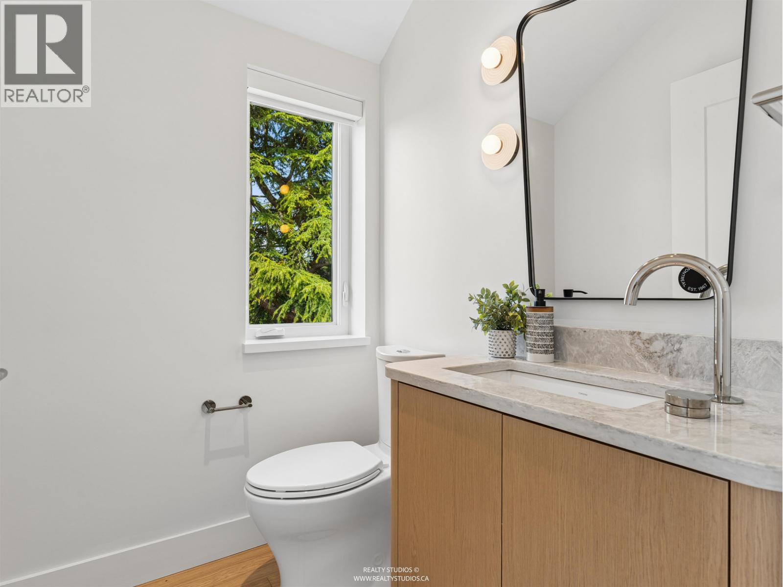 2 3058 W 34TH AVENUE, Vancouver