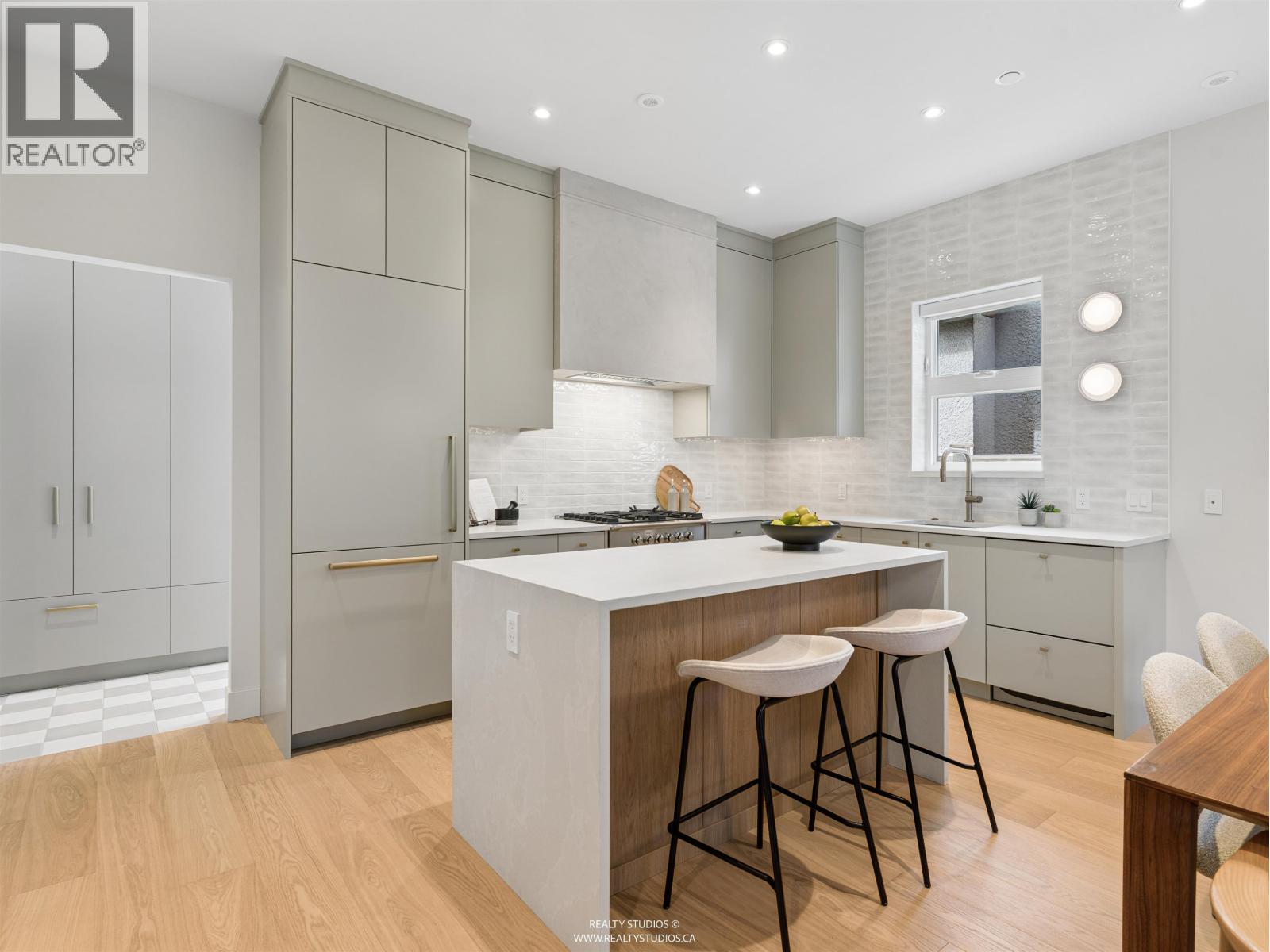 2 3058 W 34TH AVENUE, Vancouver