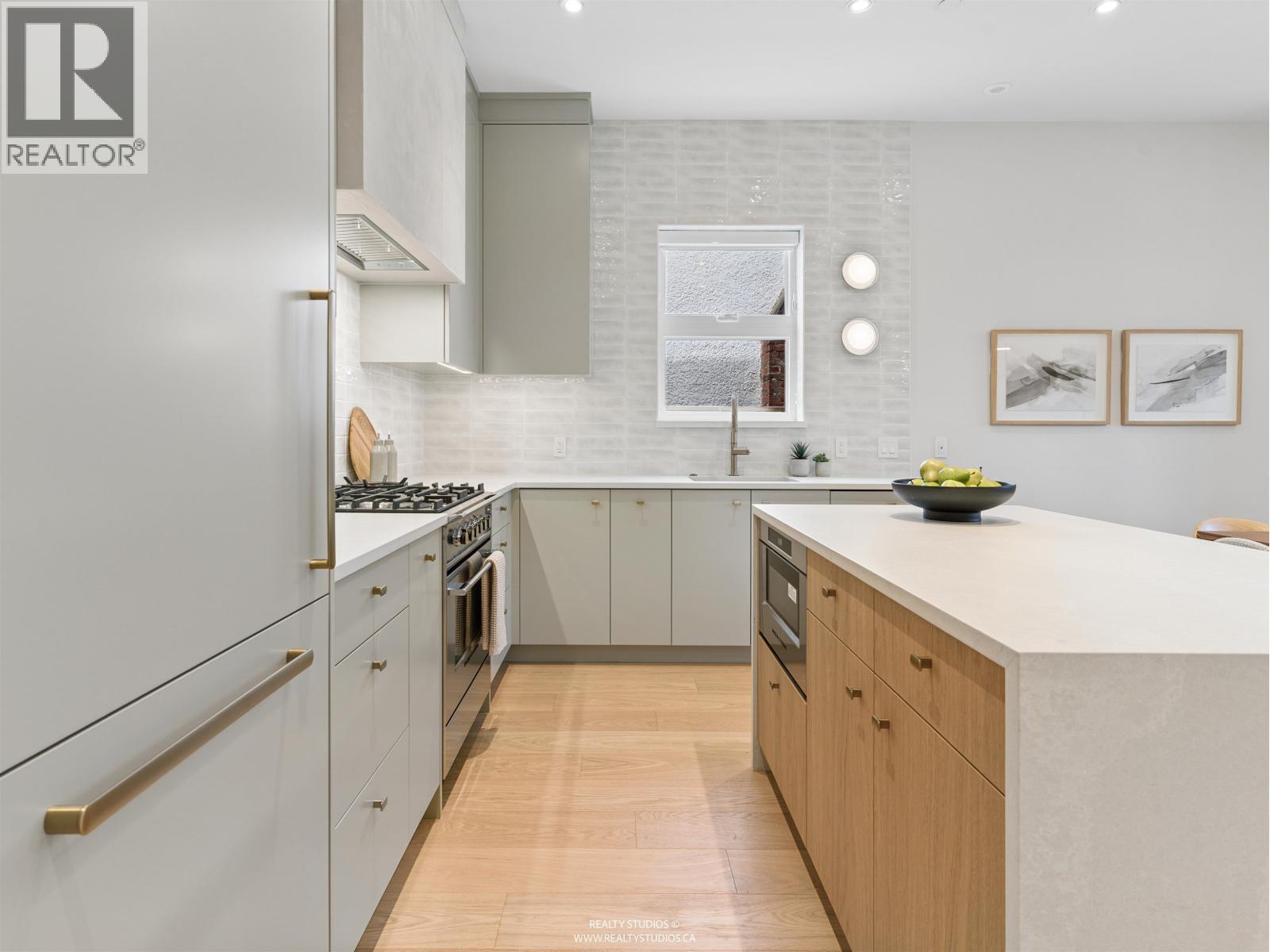 2 3058 W 34TH AVENUE, Vancouver